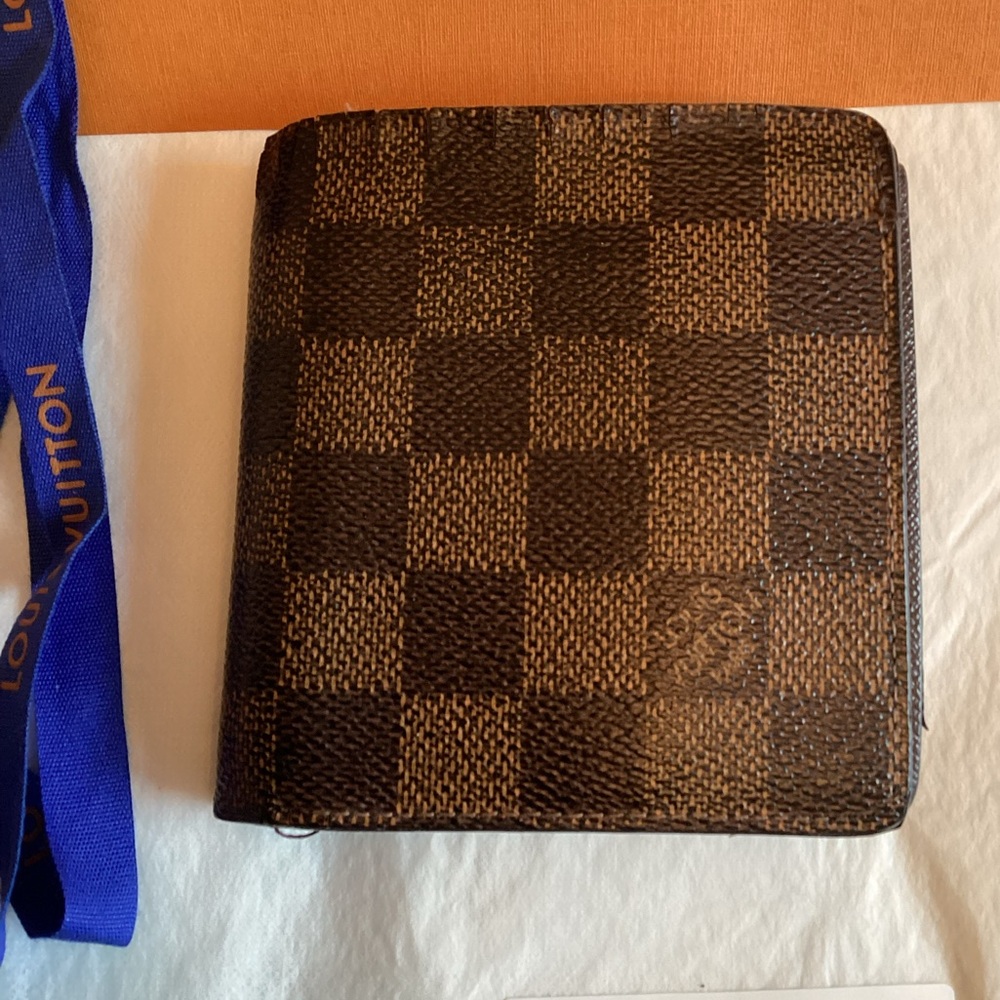 Damier  Louis Vuitton wallet
